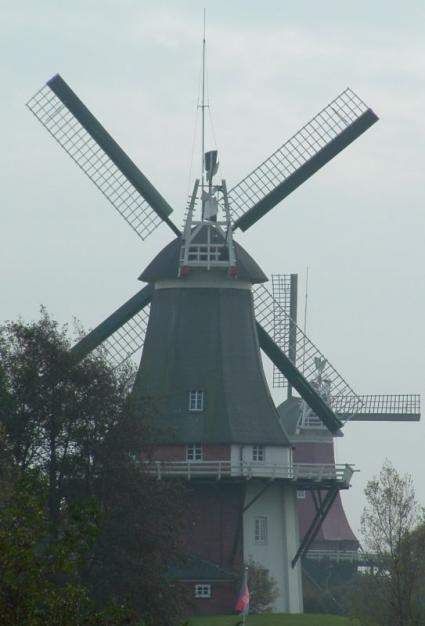 Zwillingsmühlen in Greetsiel by Frank Schulz